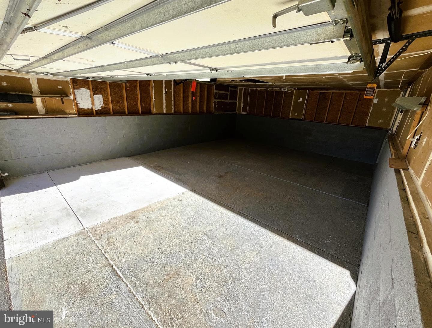 526 Cambria Ave photo 29