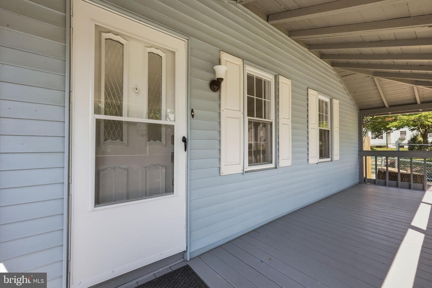 526 Cambria Ave photo 3