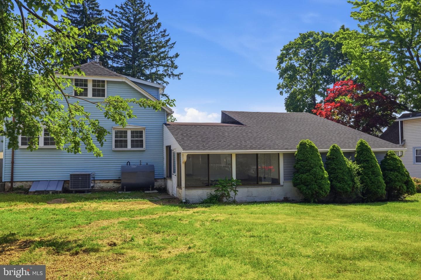 526 Cambria Ave photo 30