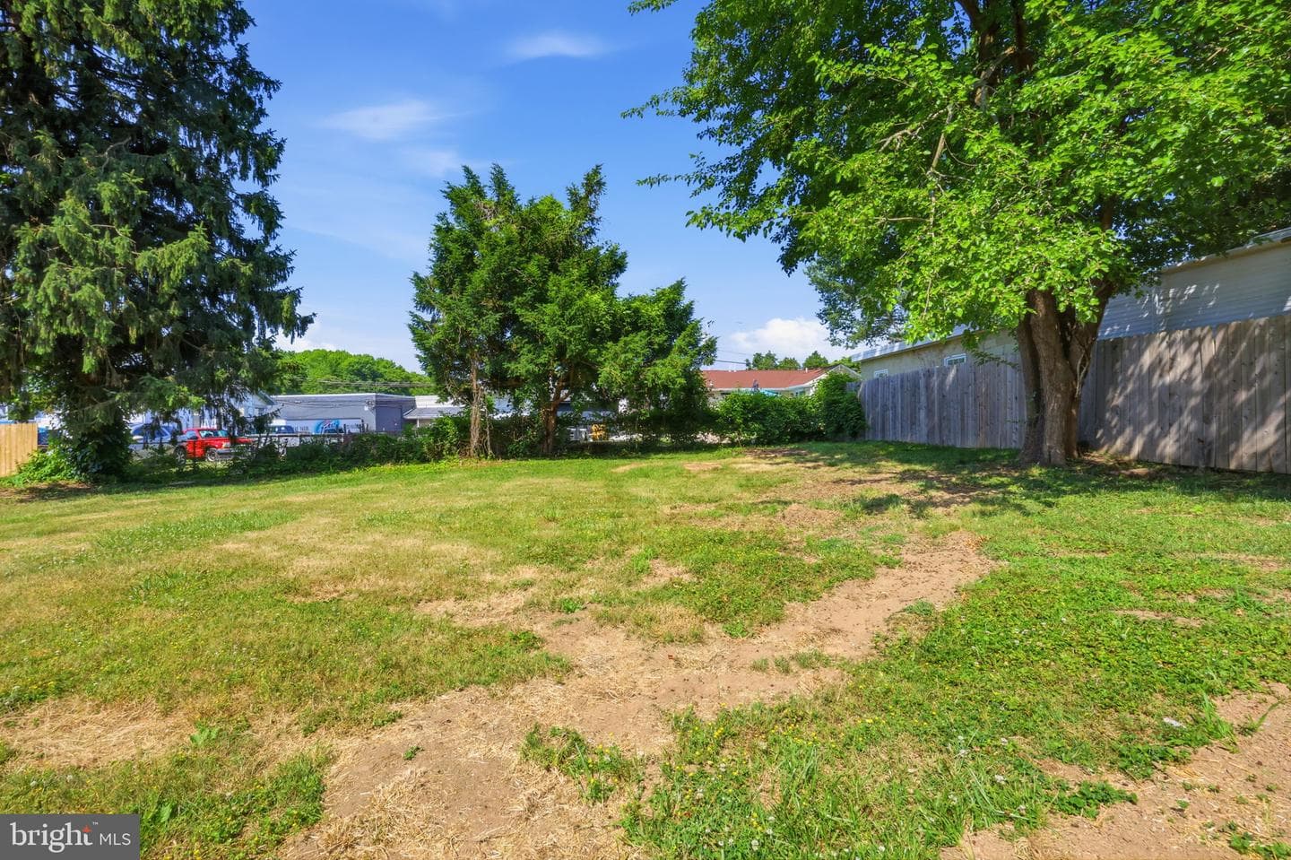 526 Cambria Ave photo 32