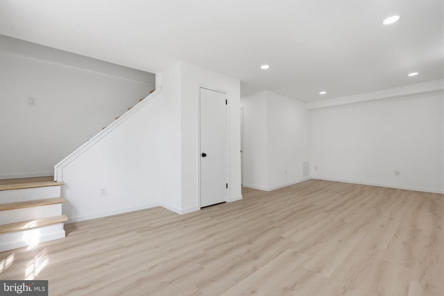 526 Cambria Ave photo 6
