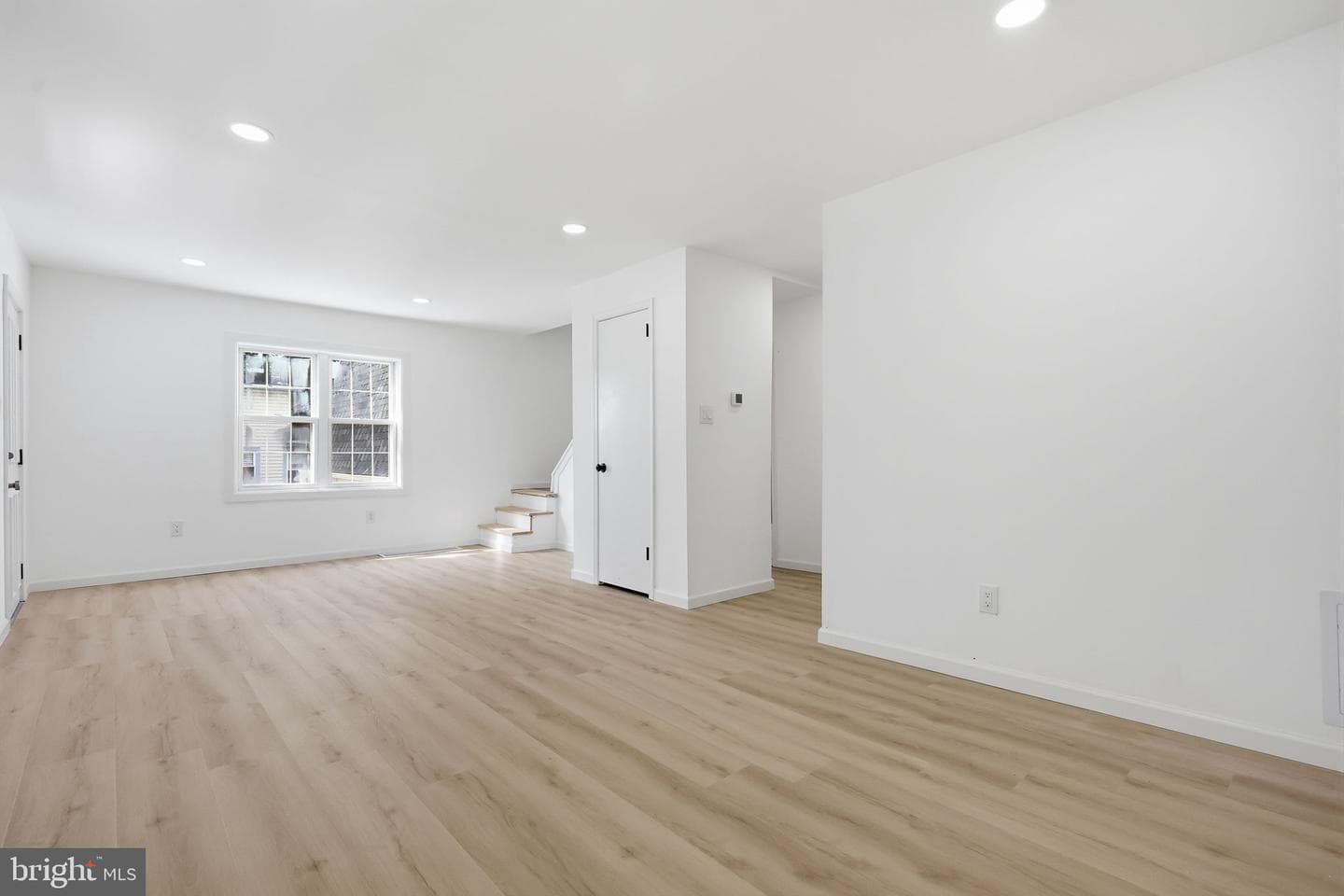526 Cambria Ave photo 7