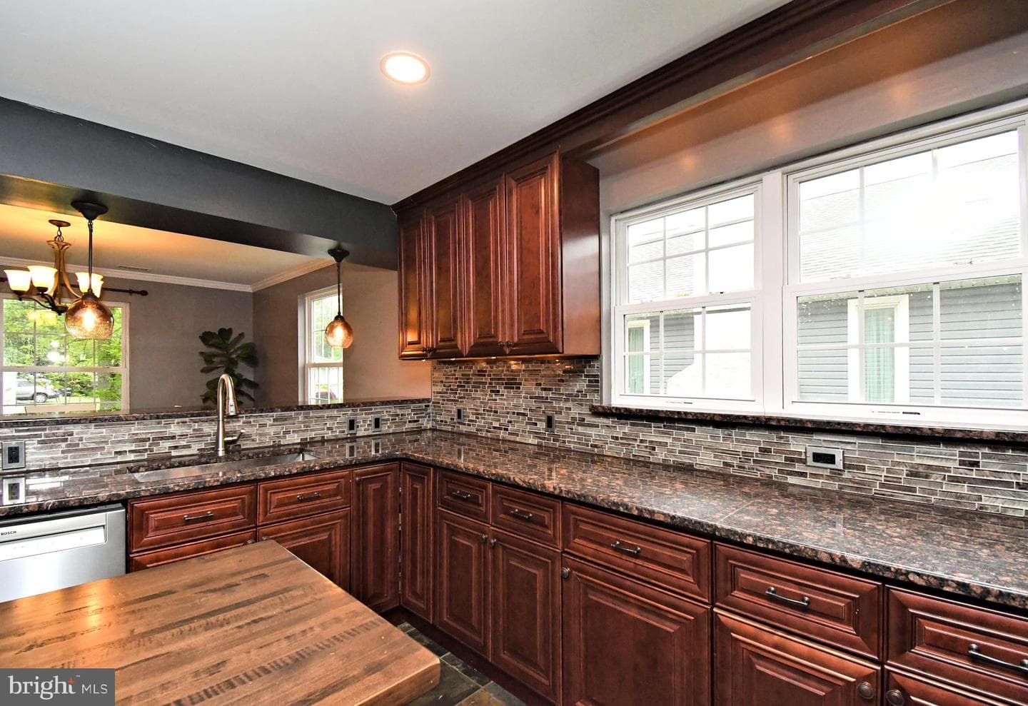 438 Quincy Avenue photo 14