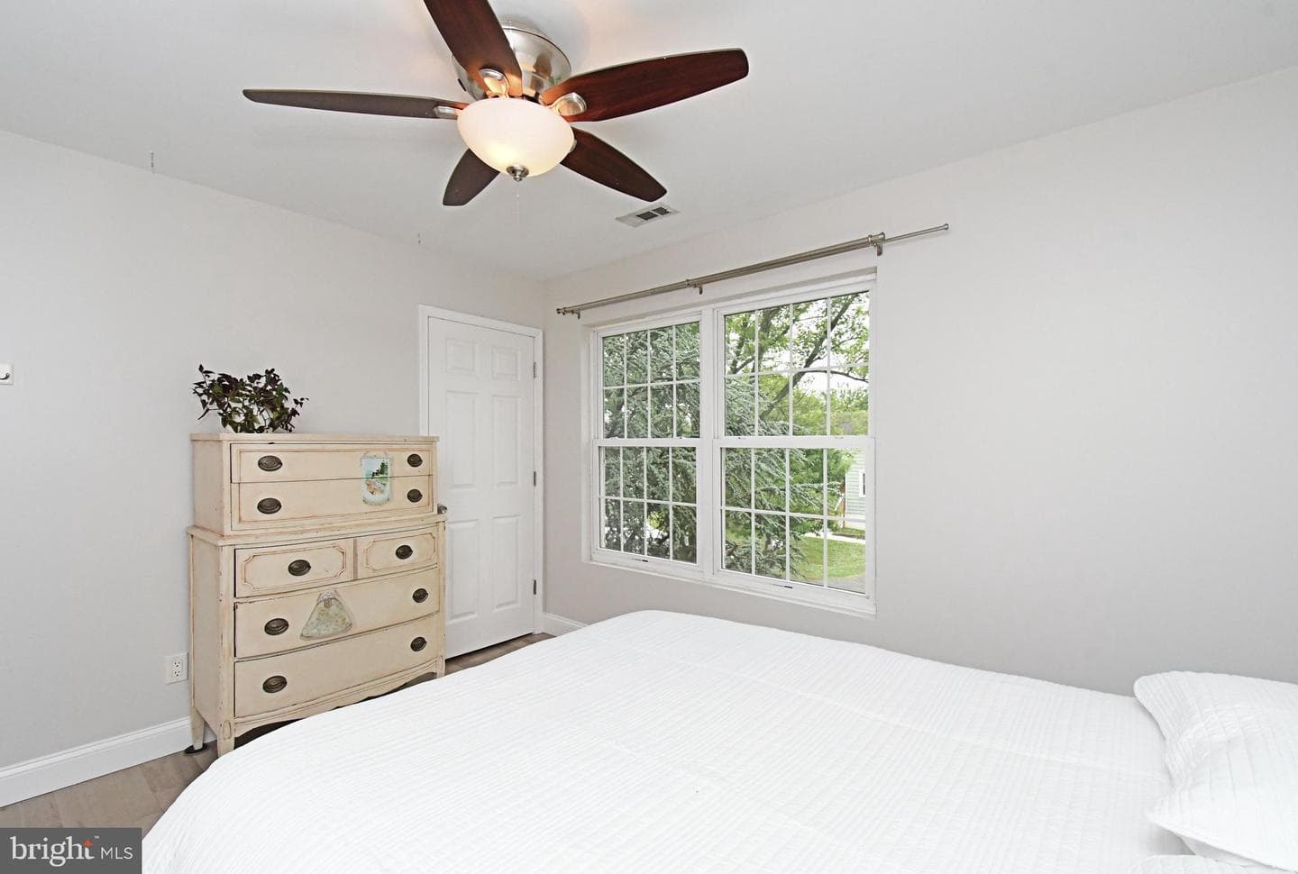 438 Quincy Avenue photo 36