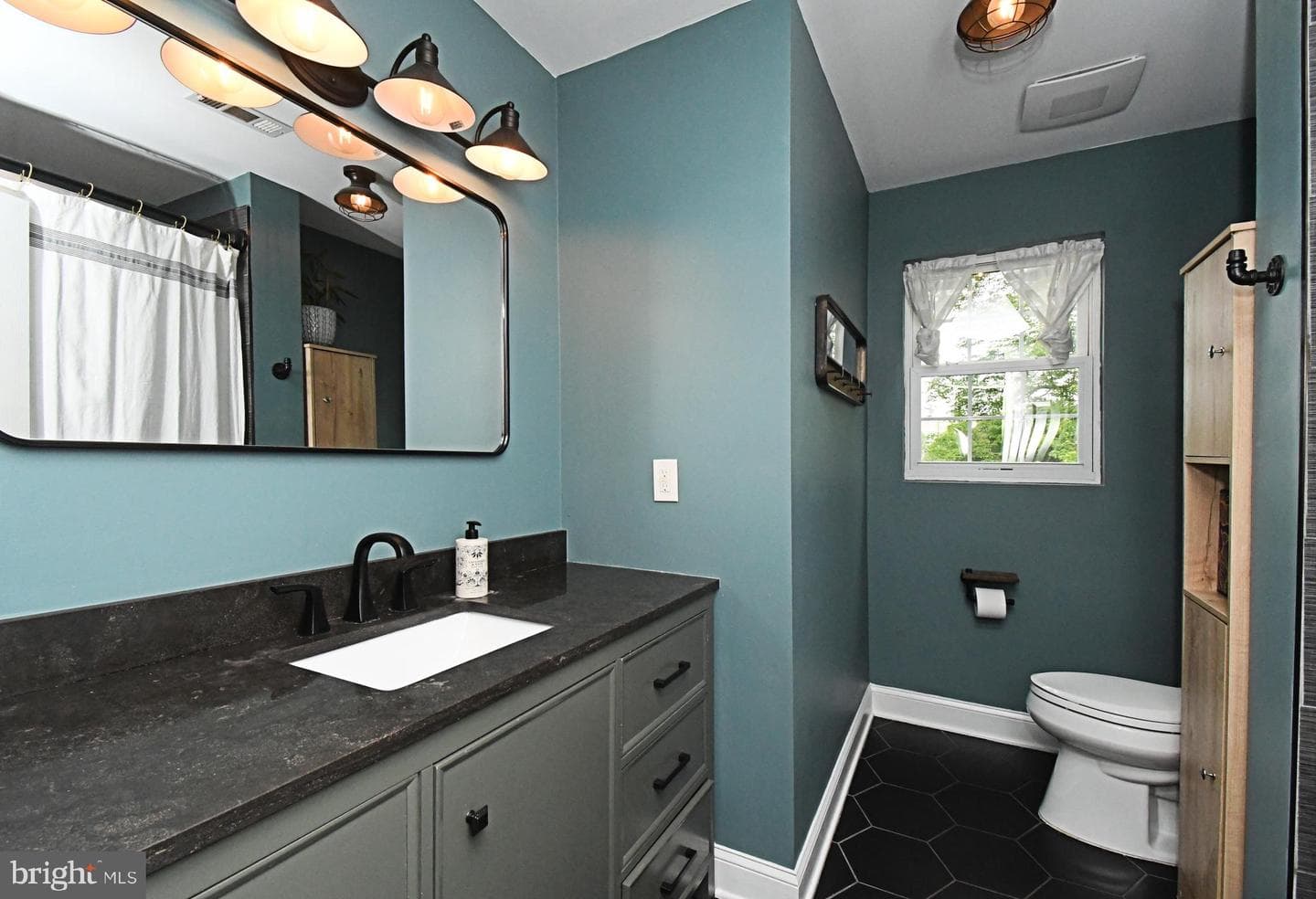 438 Quincy Avenue photo 42