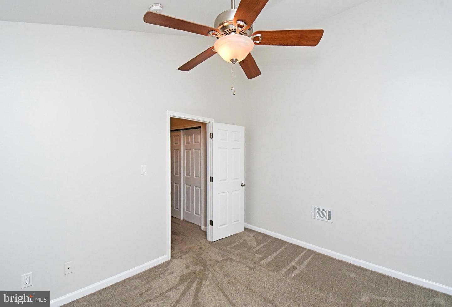 438 Quincy Avenue photo 54