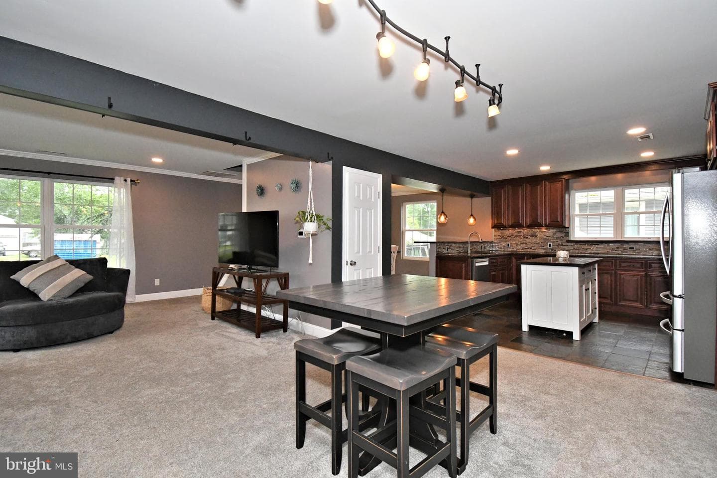 438 Quincy Avenue photo 8