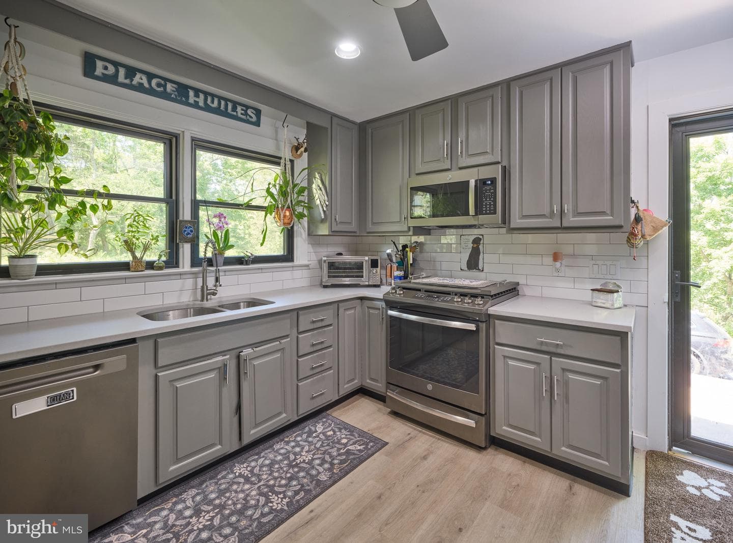 24 Walton Drive photo 5
