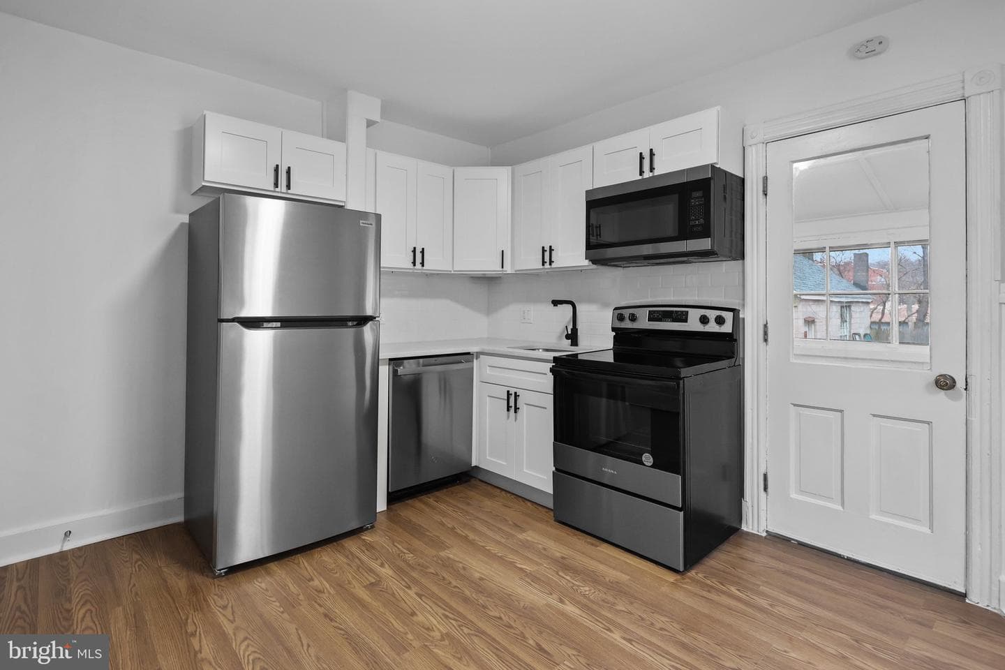34 E Hendrickson Avenue photo 10