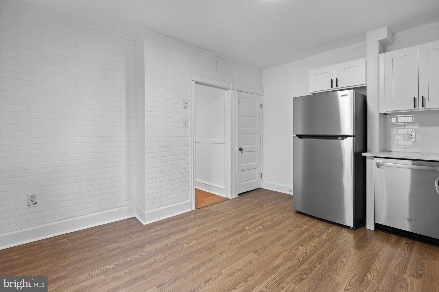 34 E Hendrickson Avenue photo 13