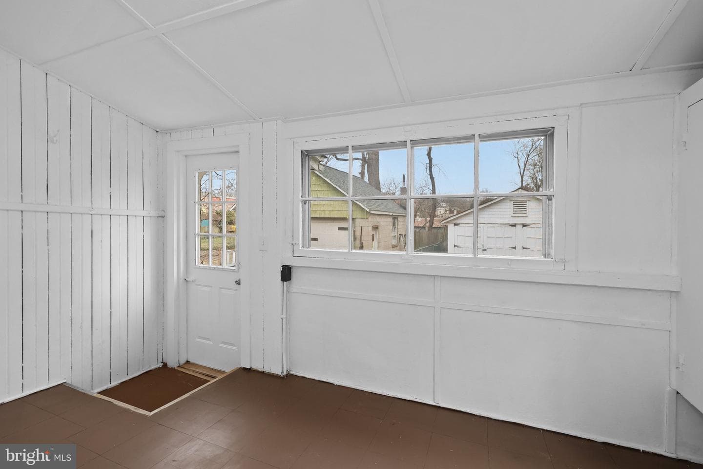 34 E Hendrickson Avenue photo 16