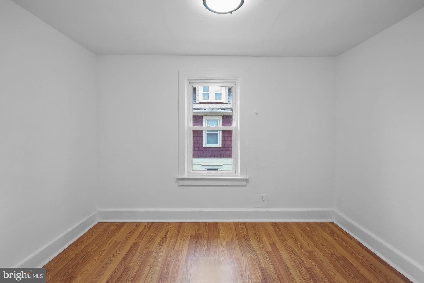 34 E Hendrickson Avenue photo 20