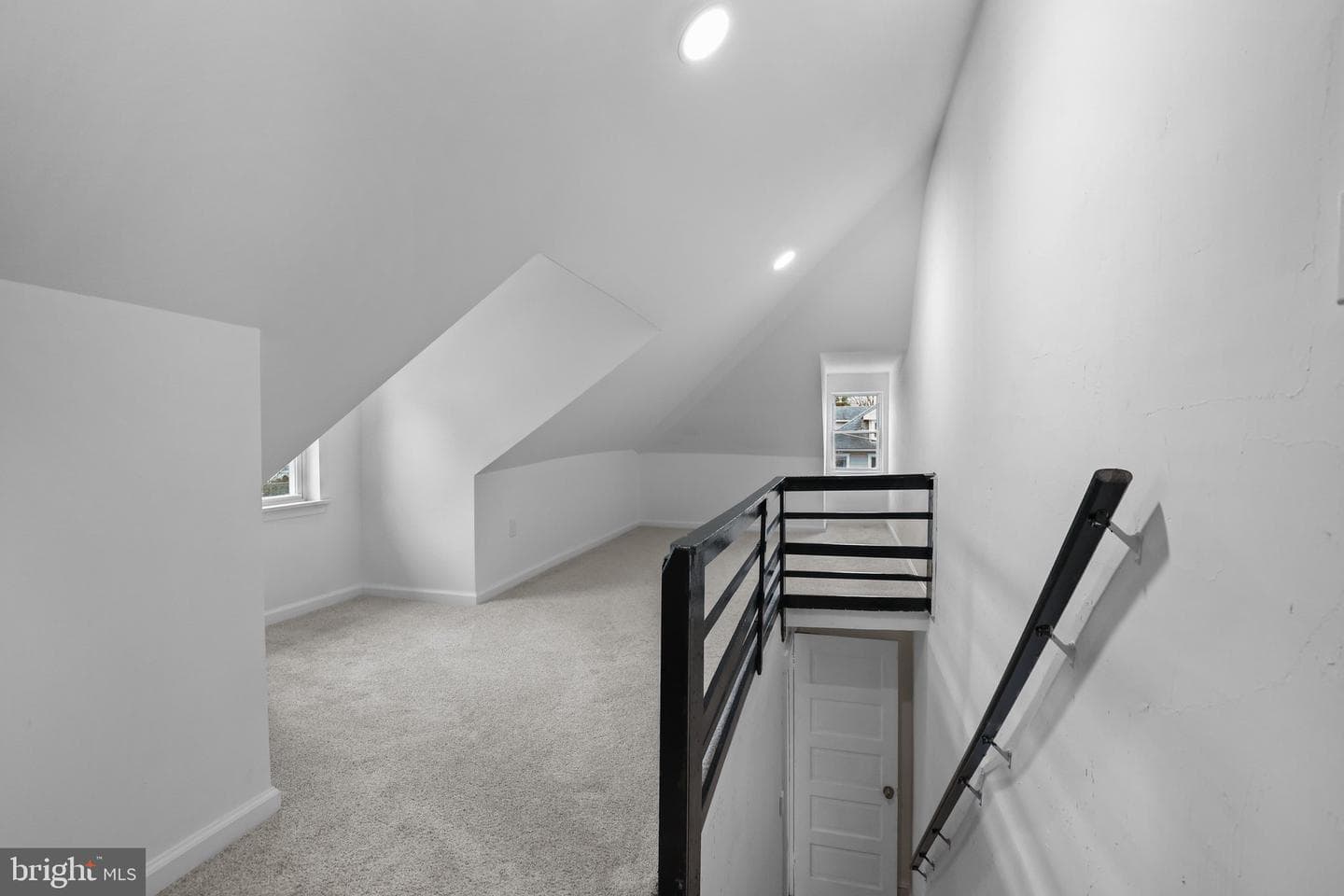 34 E Hendrickson Avenue photo 25