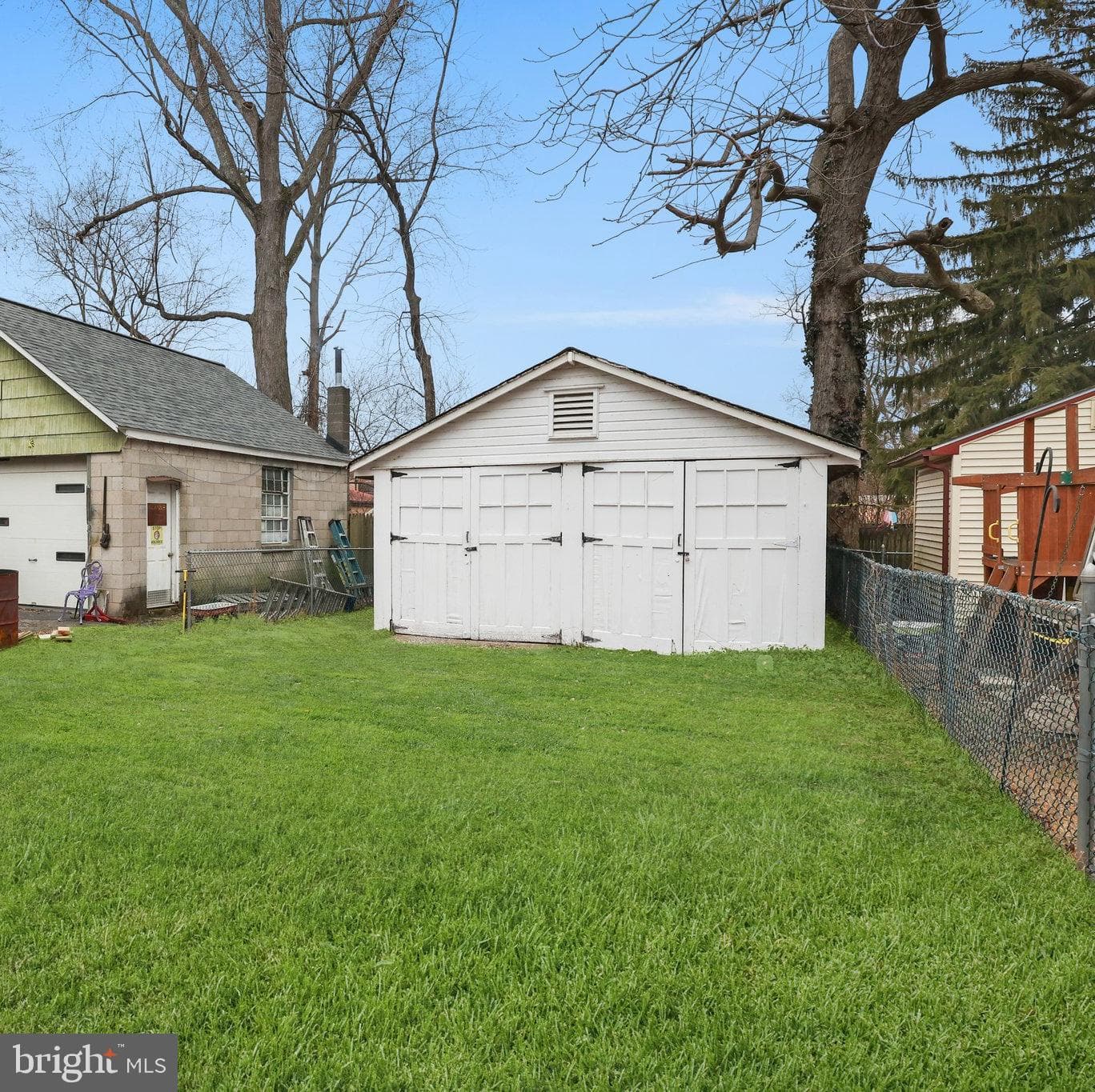 34 E Hendrickson Avenue photo 29