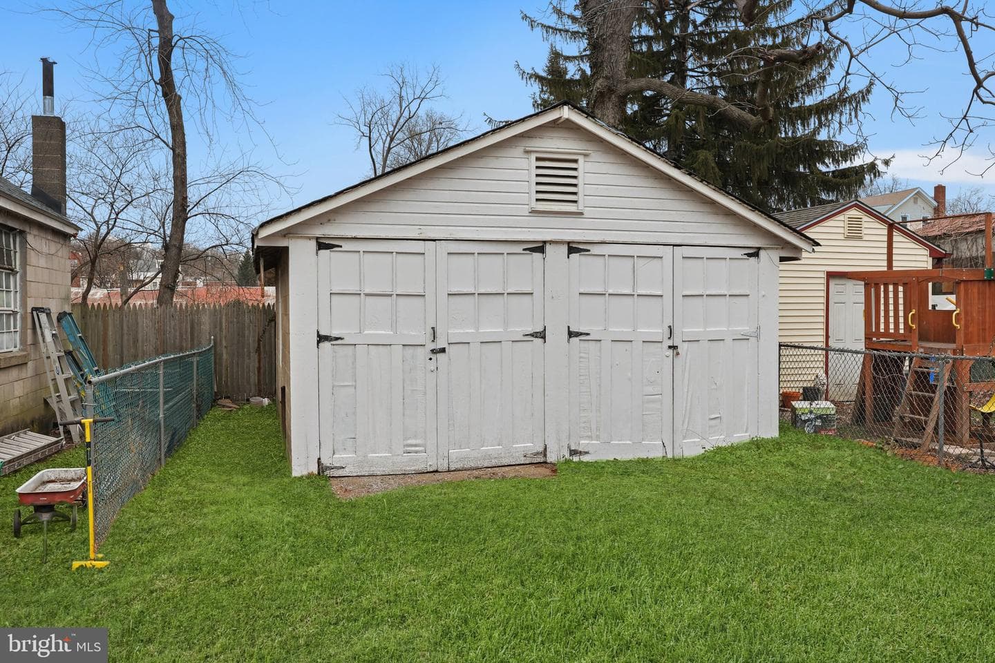 34 E Hendrickson Avenue photo 32