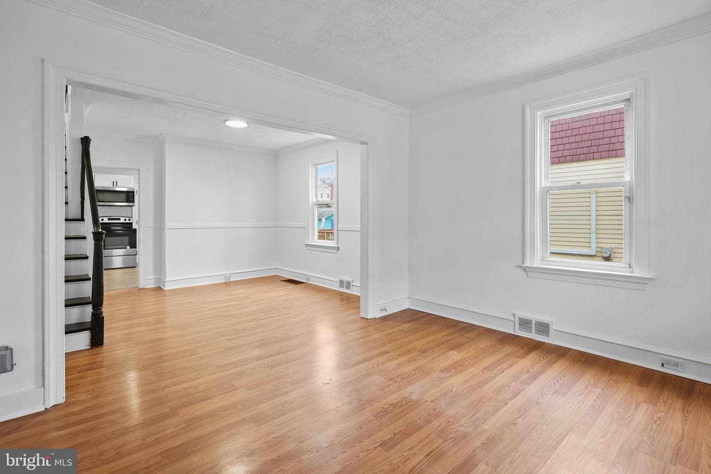 34 E Hendrickson Avenue photo 6