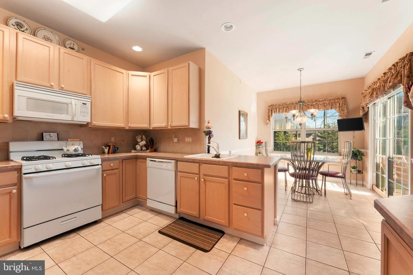 342 N Founders Court photo 17