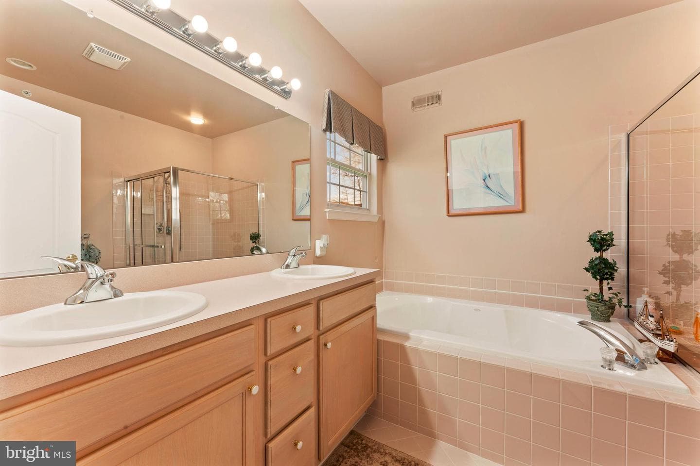 342 N Founders Court photo 29