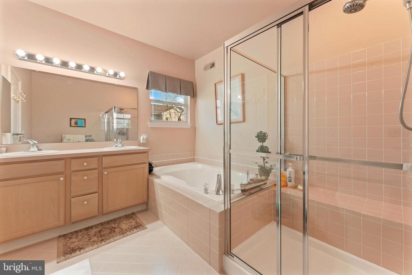 342 N Founders Court photo 31