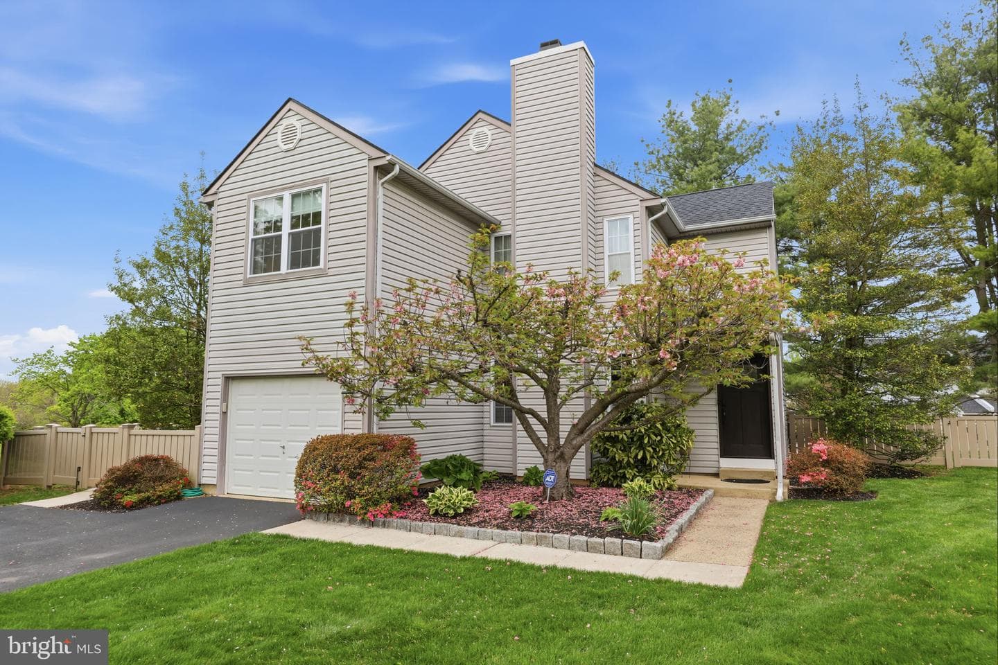 118 N Ascot Ct