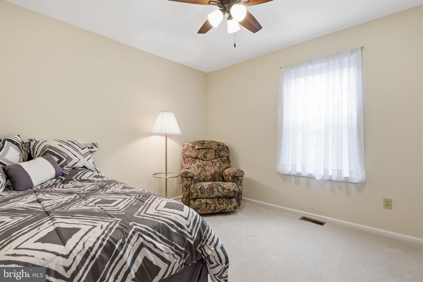 118 N Ascot Ct photo 20