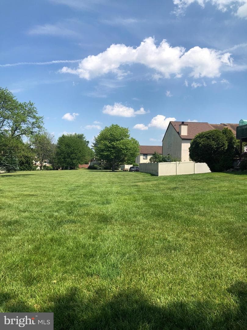 208 Bradley Court photo 8