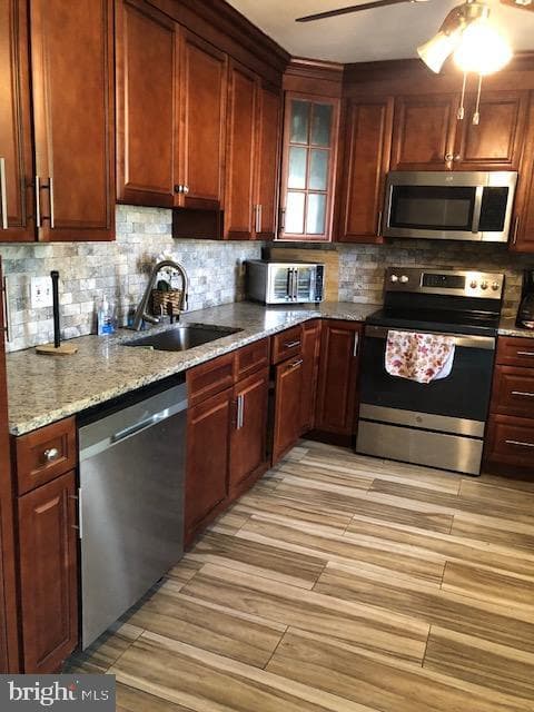 208 Bradley Court photo 9