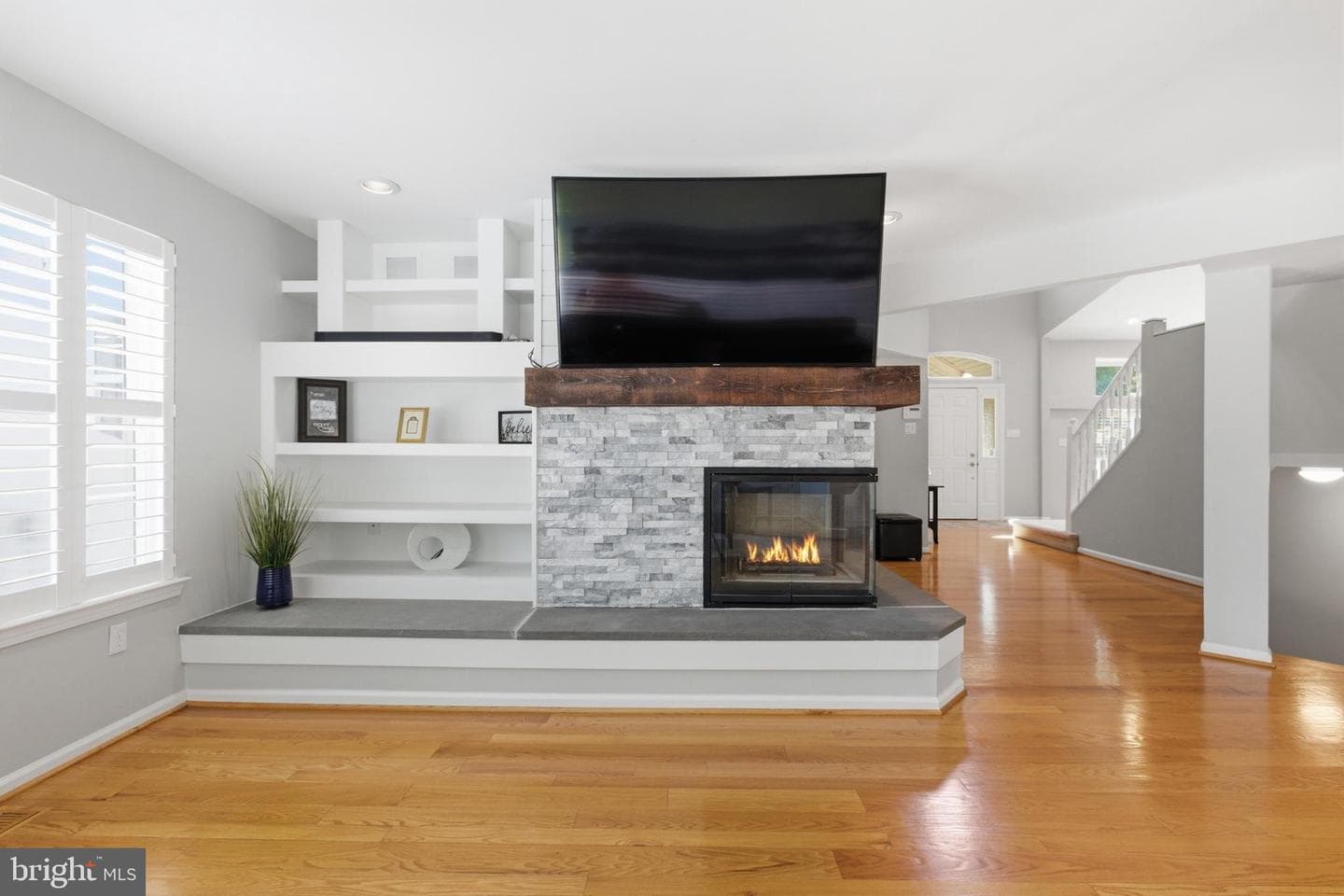 2301 Deer Path Drive photo 12
