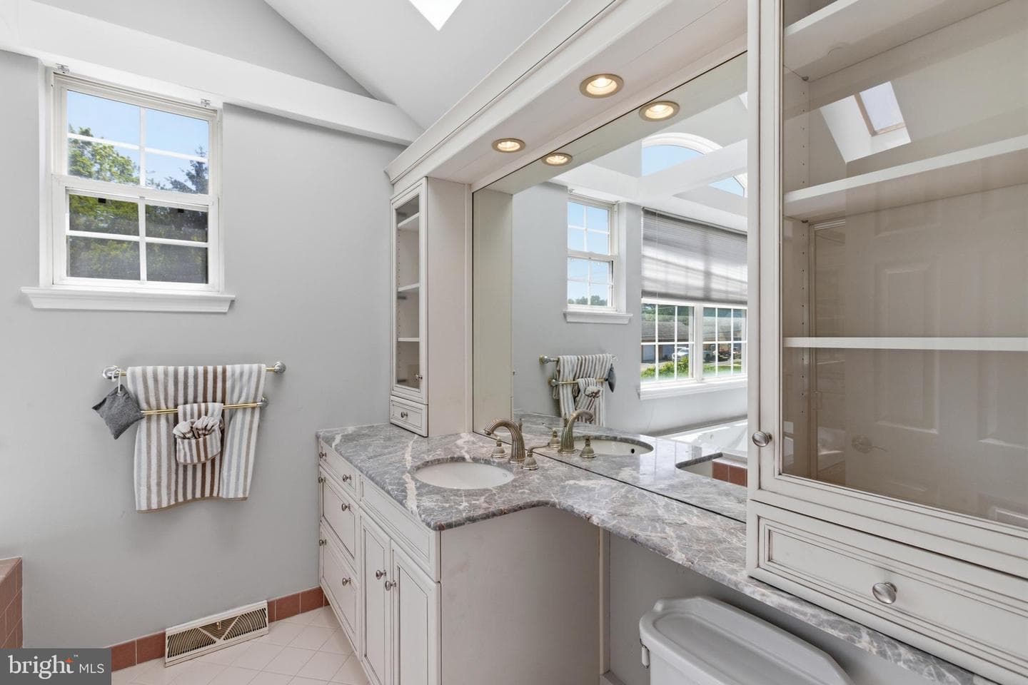 2301 Deer Path Drive photo 30