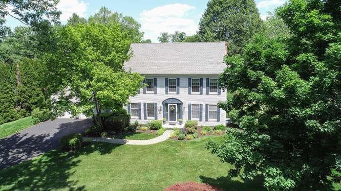 3881 Terwood Drive photo 2