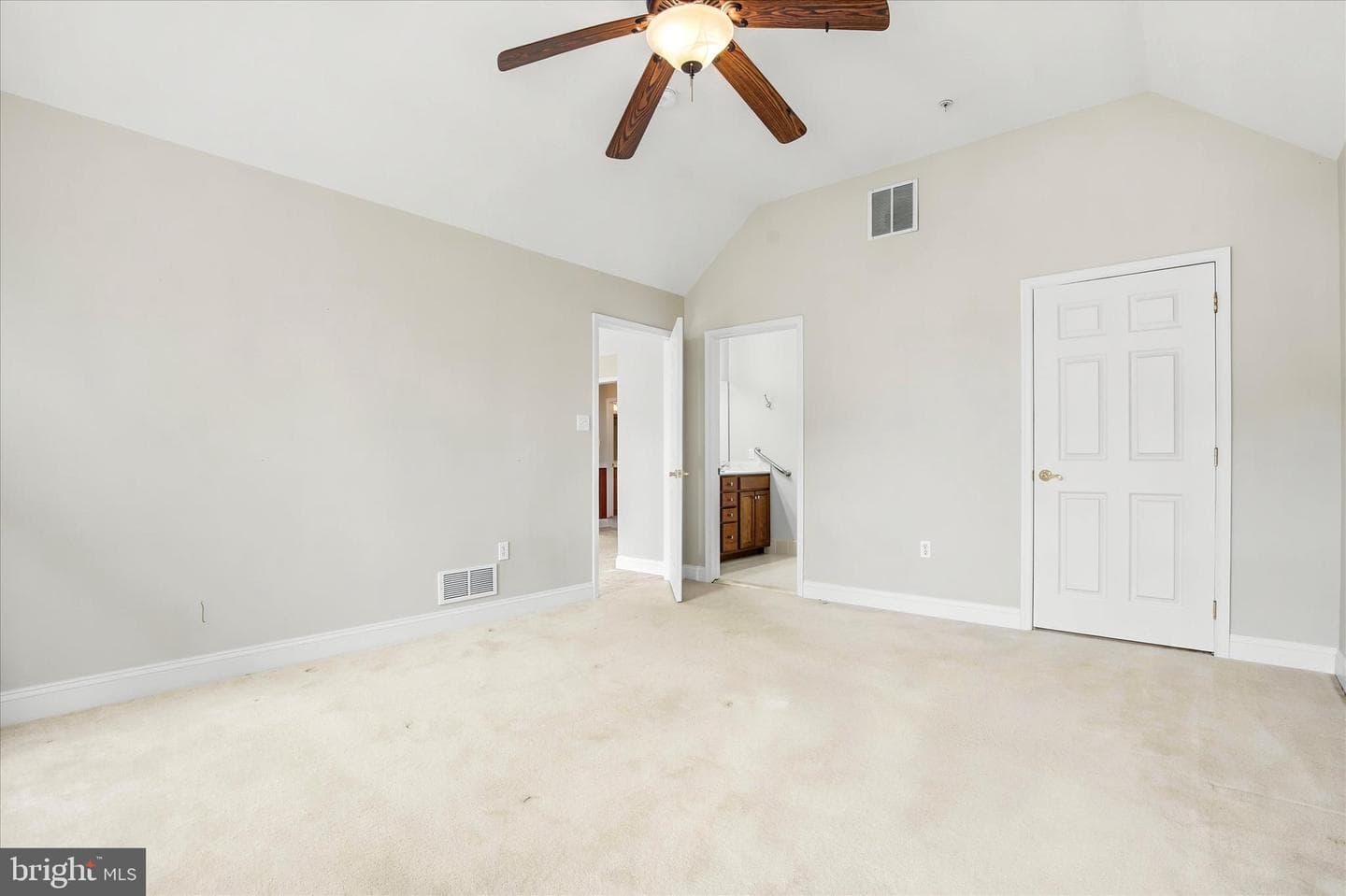 1052 Arbour Lane photo 11