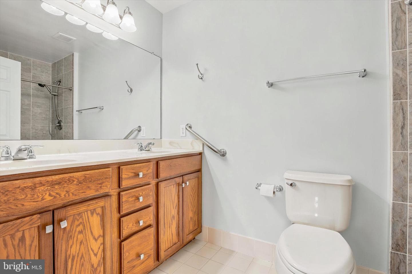 1052 Arbour Lane photo 13