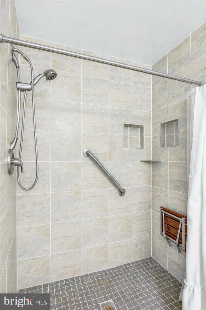 1052 Arbour Lane photo 14