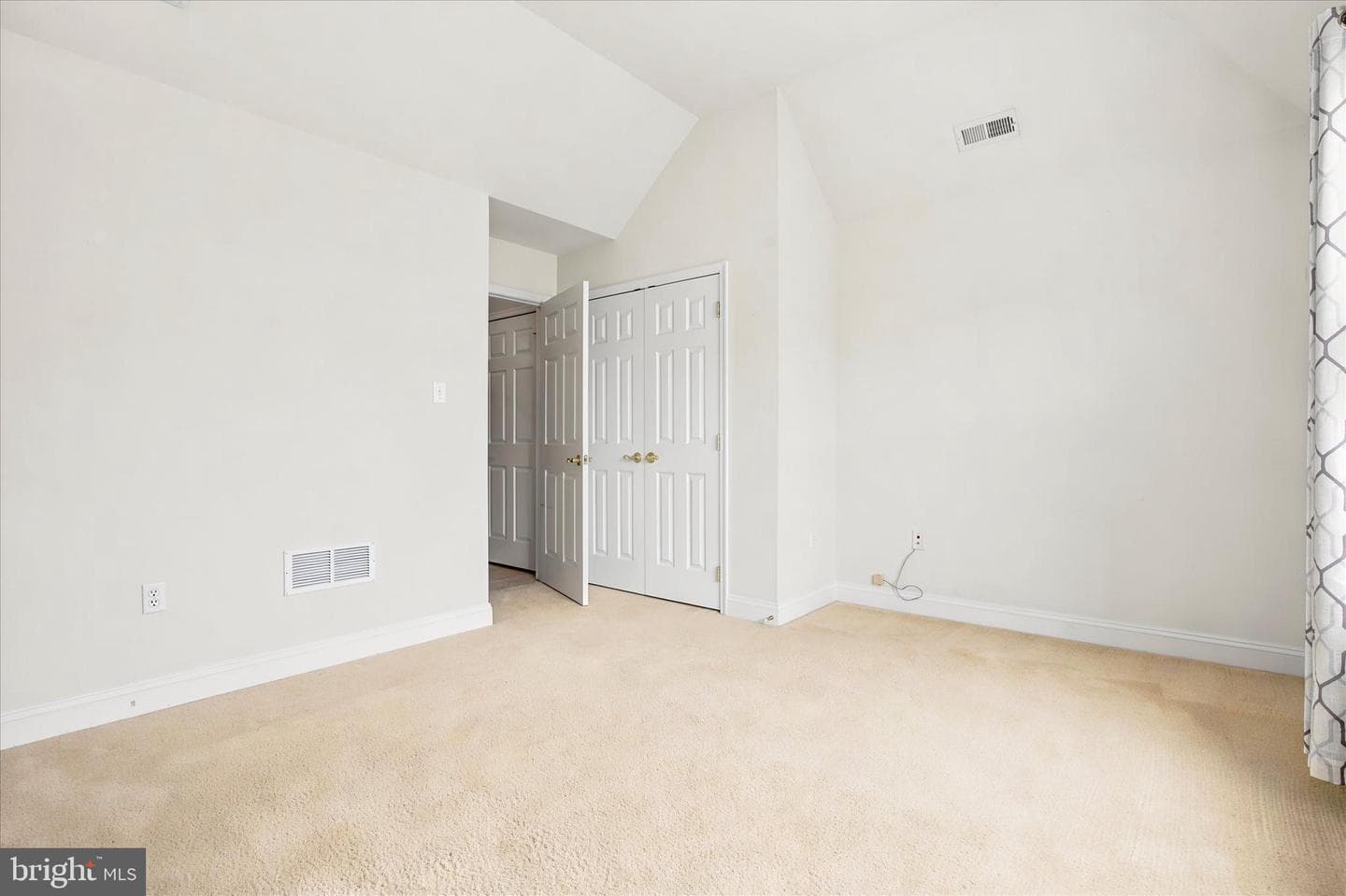 1052 Arbour Lane photo 16