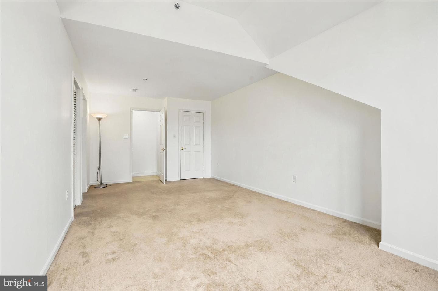 1052 Arbour Lane photo 20