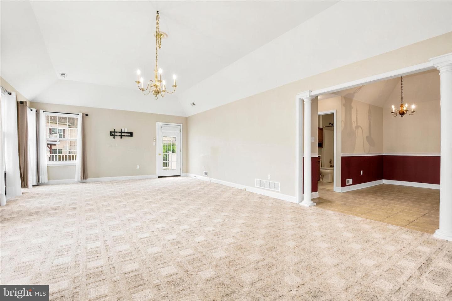 1052 Arbour Lane photo 4