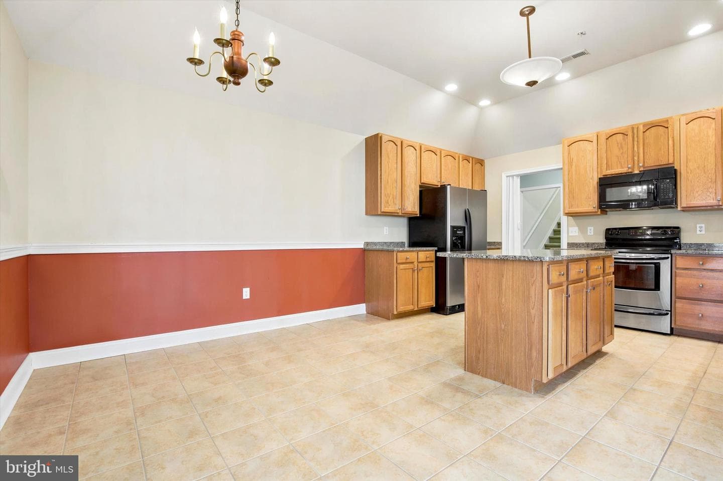 1052 Arbour Lane photo 7
