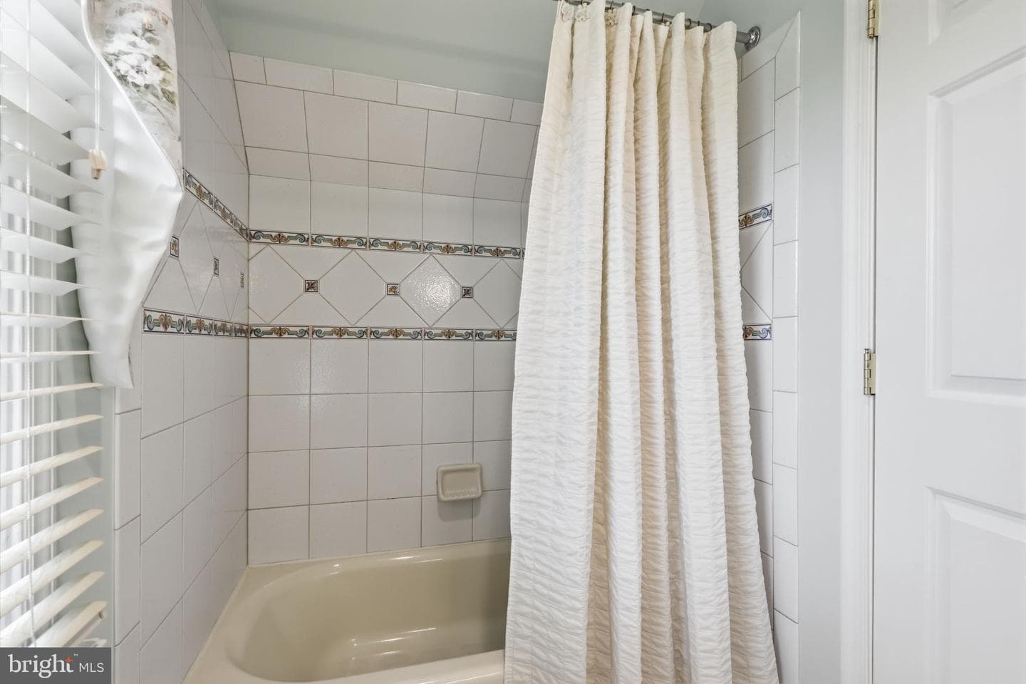 324 Ridge Avenue photo 53