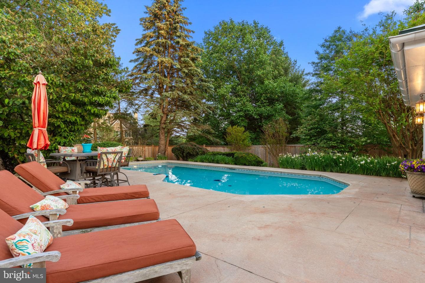324 Ridge Avenue photo 64