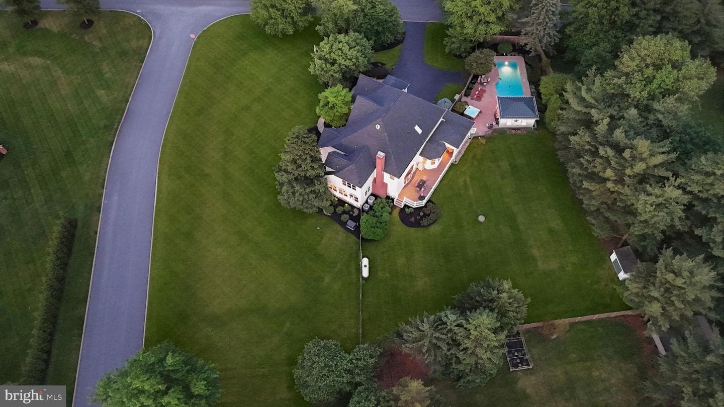 324 Ridge Avenue photo 88