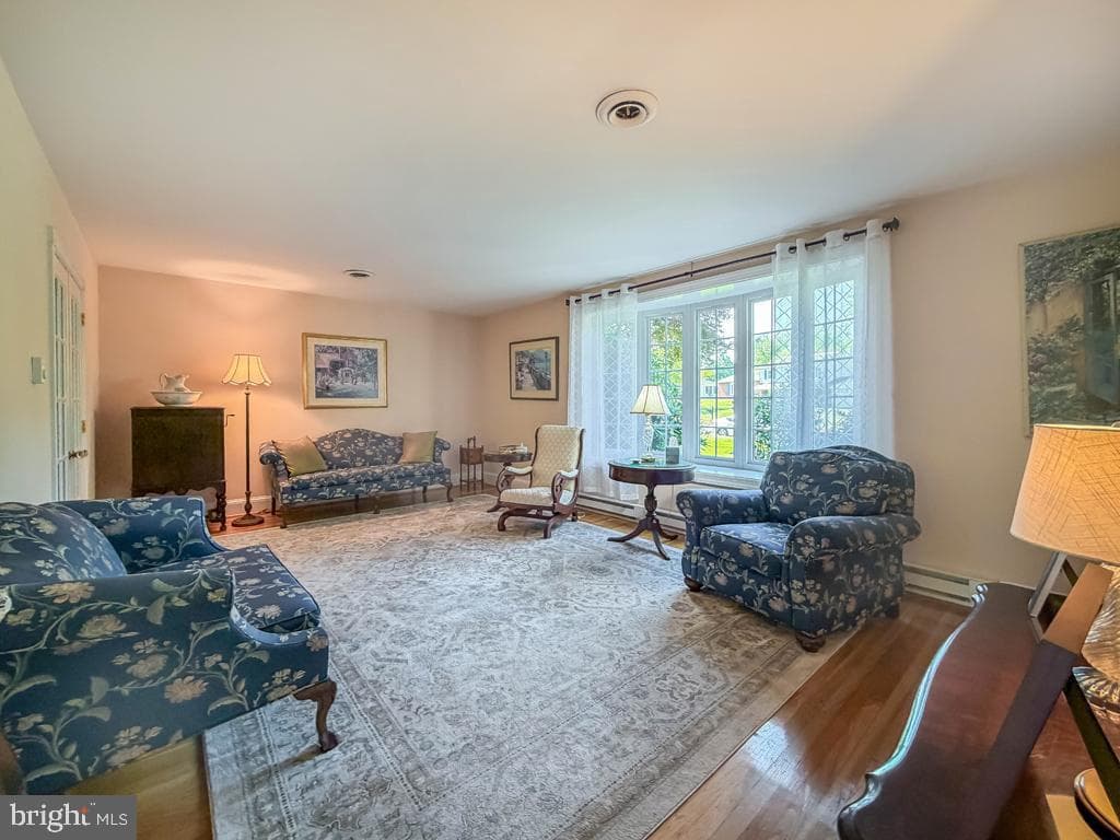 61 Cloverly Drive photo 4