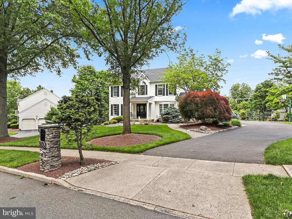 302 Mallard Lane photo 2