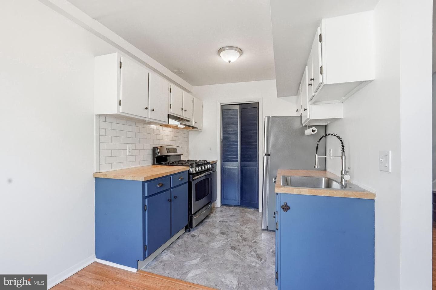 114 Lexington Court photo 14