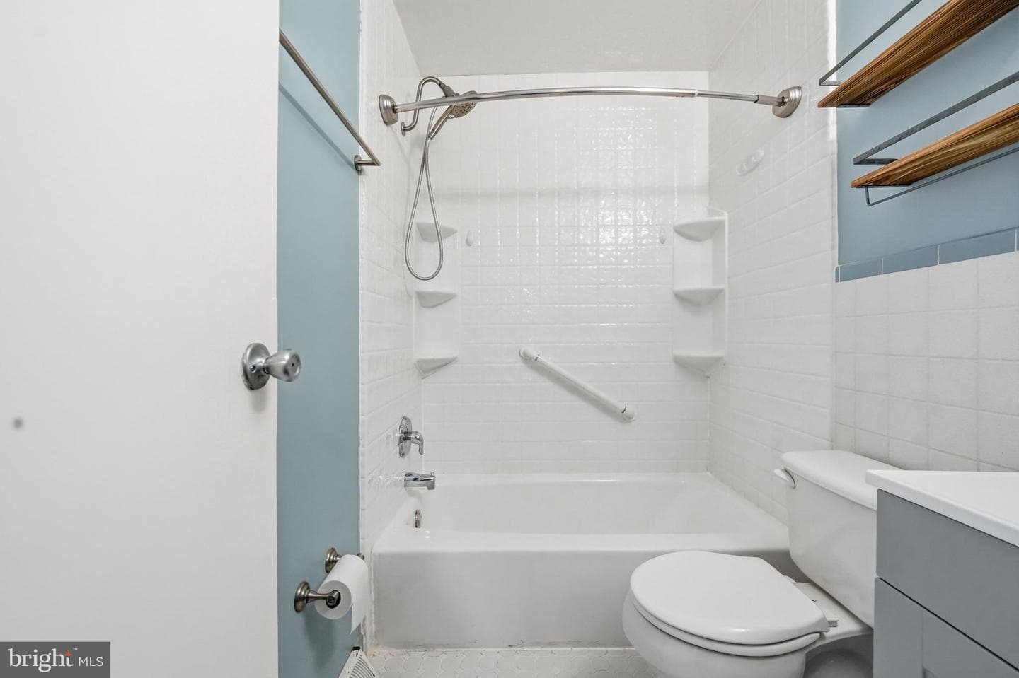 114 Lexington Court photo 24