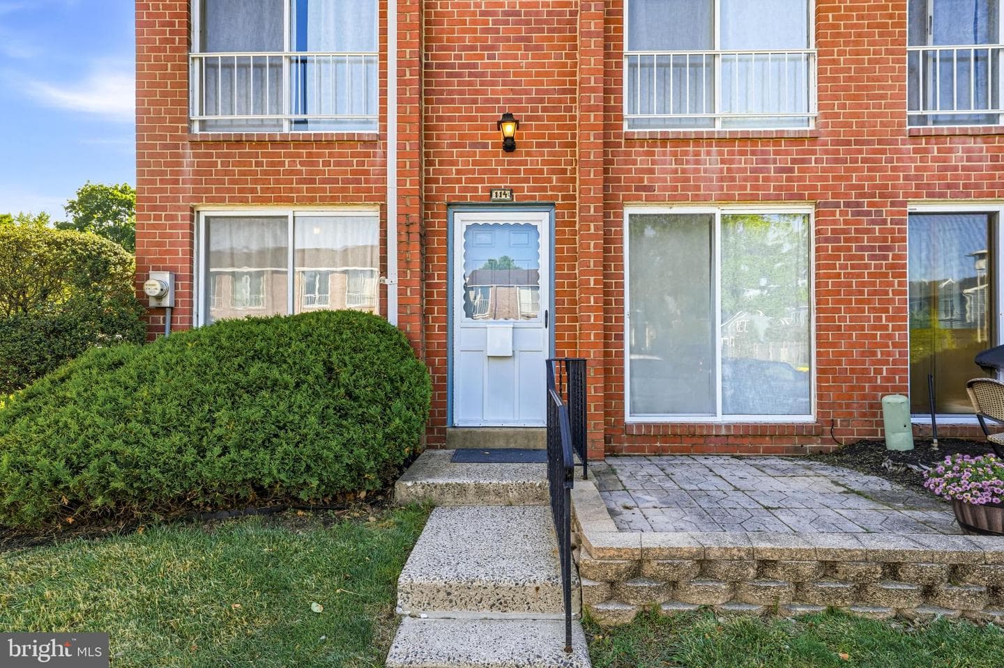 114 Lexington Court photo 3