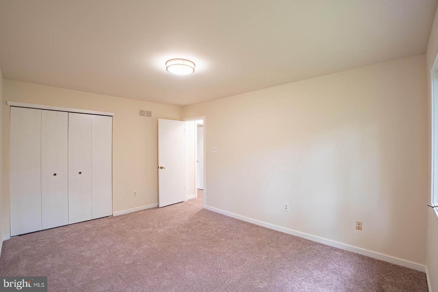 491 Kings Road photo 32