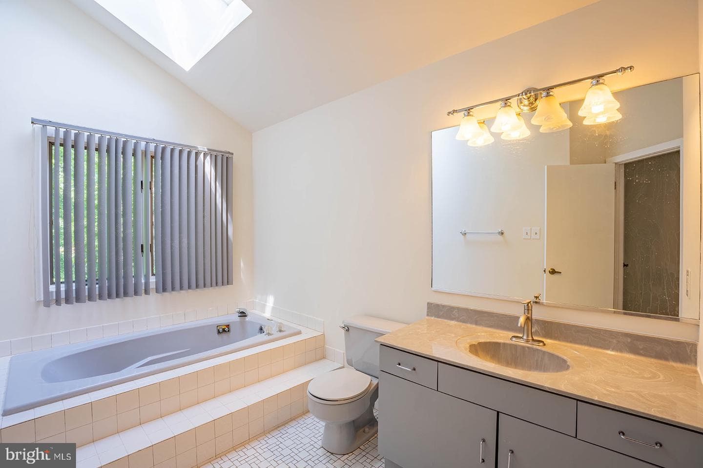491 Kings Road photo 49
