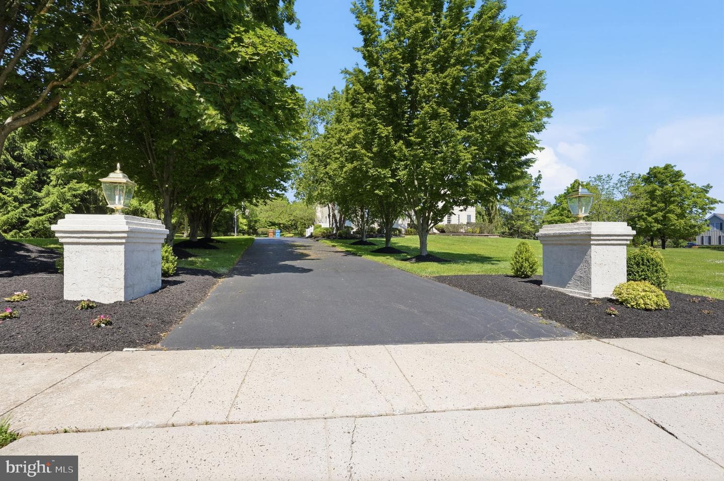 2 Rossiter Cir, New Hope