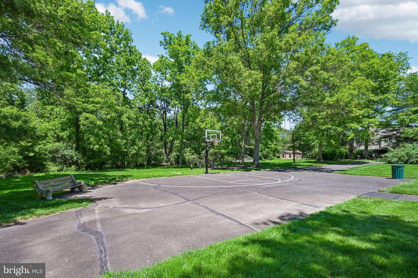 184 Victoria Court photo 31