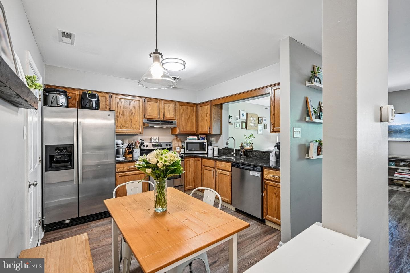 184 Victoria Court photo 7